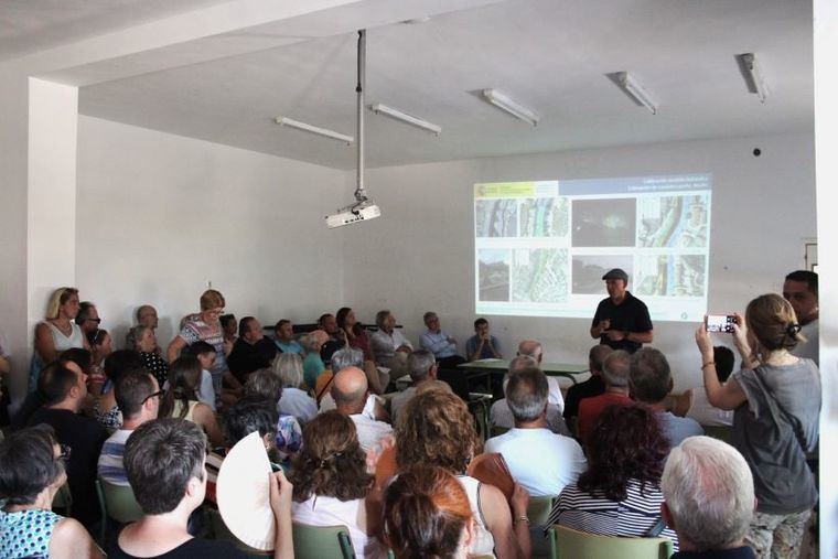 La CHS presenta a los vecinos de Letur las alternativas para minimizar el riesgo de inundación en el municipio