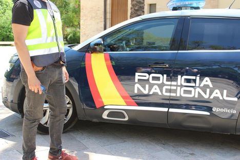 Dos detenidos en Hellín por amenazar con un arma de fuego a dos personas para que les transfirieran 600 euros