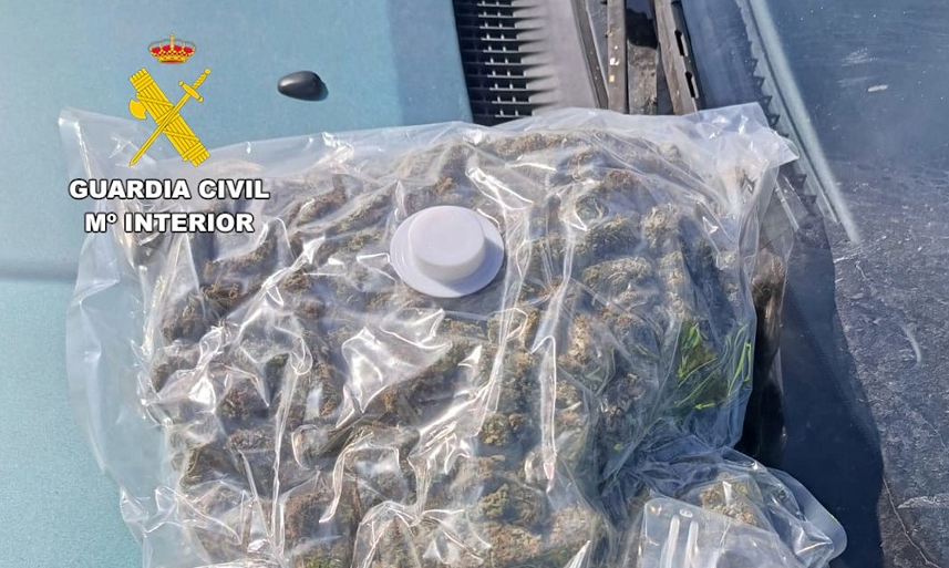 Detenido un hombre de 40 años en Caudete (Albacete) tras intervenirle 400 gramos de cogollos de cannabis