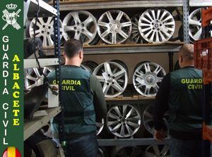 Un detenido y otro investigado por seis robos en un centro de gestión de residuos y una empresa de Almansa