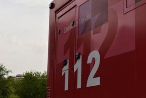 Cortada la CM-3217 en Tazona (Albacete) tras la salida de vía de un camión de mercancías peligrosas sin carga