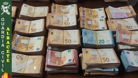 Guardia Civil interviene 200.000 euros de ilícita procedencia en la autovía A-31, en Chinchilla de Montearagón