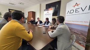 El presidente de la Diputación aborda con ADEVI los retos y oportunidades del tejido productivo de Villarrobledo
