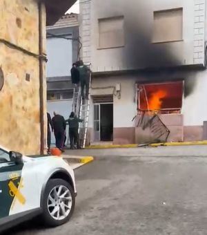 La Guardia Civil de Albacete rescata a dos personas del incendio originado en una vivienda de Tarazona de la Mancha