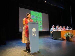 Pascual Molina asiste a un recital poético en el Día de las Bibliotecas y anima a todos a “leer y fomentar la lectura”