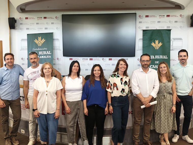 Carlos Calero felicita a profesores y alumnos de las Olimpiadas de Física y Química, “donde se fomenta el interés por la ciencia y la calidad de la educación”