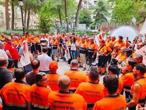 Manuel Serrano expresa su satisfacción por el acuerdo entre los trabajadores y la empresa de Limpieza Viaria, “un acuerdo que beneficia a todos”