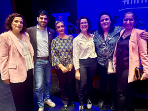 José González destaca en la gala de AMAC el acompañamiento entre mujeres y el compromiso de la Diputación con su futura sede, prevista para 2027