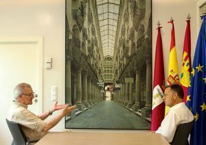 El cuadro de Miguel Cano del Pasaje de Lodares preside el despacho del alcalde al cumplirse 100 años del proyecto de un monumento que es “orgullo de la ciudad”