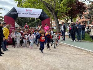 Villaescusa apoya la carrera solidaria infantil del colegio Reina Sofía que “ha llenado el Parque Lineal de deporte, vida e ilusión”