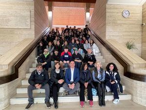 Molina recibe a un grupo de alumnos del Sabuco y otros italianos de intercambio, y destaca la importancia de “prepararse para un mundo globalizado”