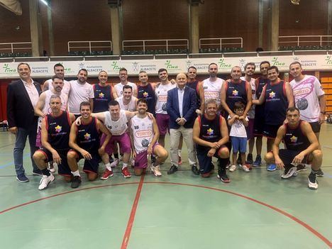 Villaescusa asistió a la final de la Supercopa de Baloncesto de los Juegos Deportivos Municipales, que permiten practicar deporte a miles de aficionados