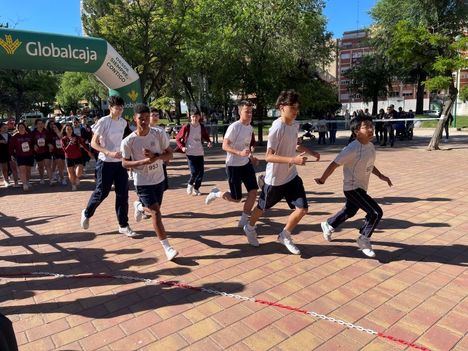 El Ayuntamiento apoya la Carrera Padre Coll con la que “el colegio Dominicas contribuye a extender el deporte desde edades tempranas”