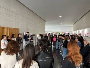 De la Calzada inaugura una muestra que recoge “lo mejor de la educación artística y profesional de los alumnos de la Escuela de Arte”