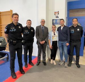 Emotivo acto en el Cuartel de la Policía Local: se descubre la placa del Gimnasio Fran Escribano