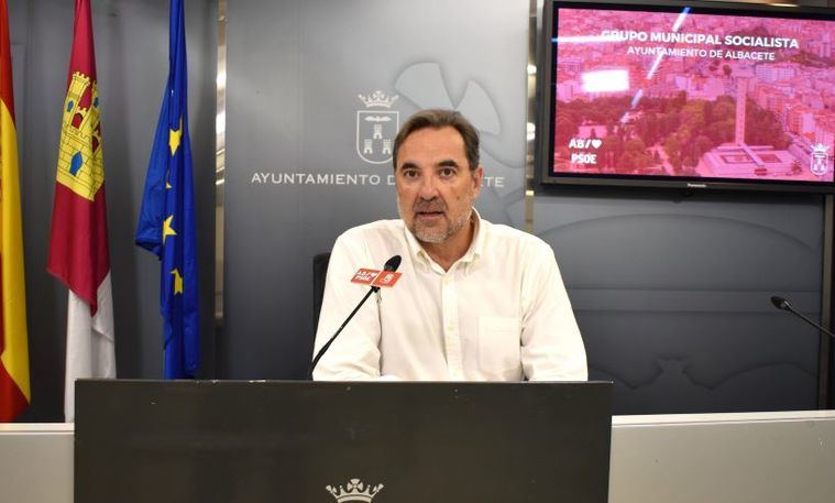 El PSOE critica a Manuel Serrano por descuidar servicios básicos como las piscinas públicas en plena ola de calor