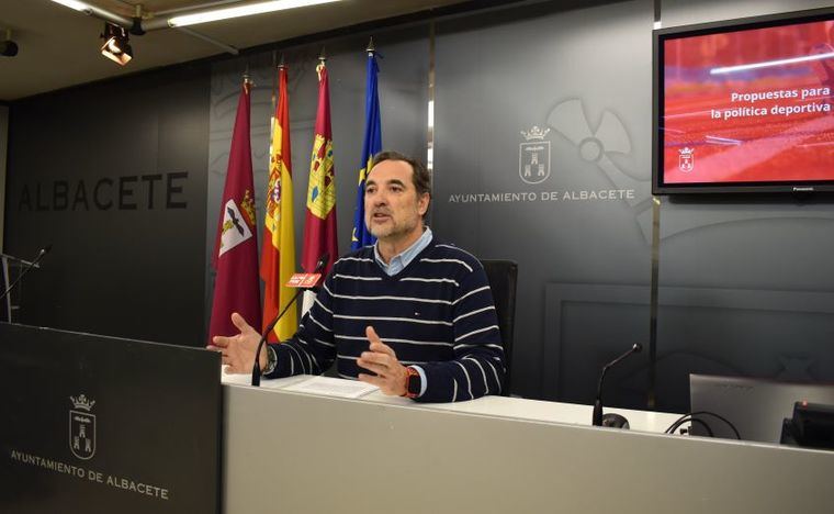  
 
El PSOE de Albacete plantea propuestas para mejorar la oferta deportiva y su red de instalaciones, que no deben descuidarse para favorecer la celebración de grandes eventos deportivos