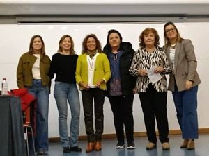 Charla informativa sobre recursos para mayores y discapacitados atrae a numerosos vecinos en Fátima