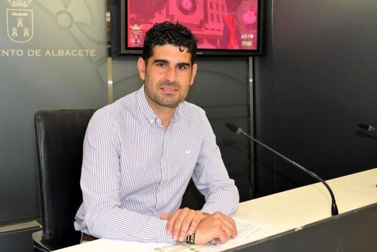 El Grupo Socialista califica de “falta de ambición” que Manuel Serrano destine sólo 250.000 euros ante una lista de espera de 3.000 personas para una vivienda asequible