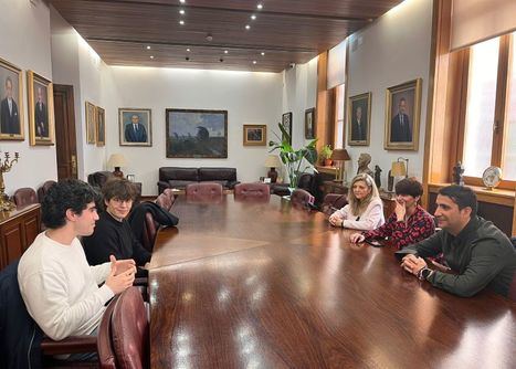 El Gobierno provincial recibe a los dos estudiantes albaceteños que participarán en mayo en las Olimpiadas Internacionales Universitarias de Física