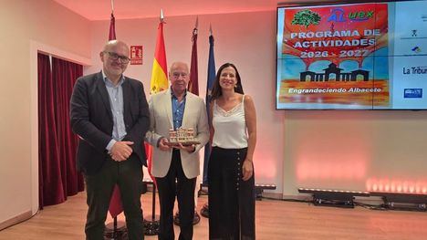 El stand de la Diputación en la Feria de Albacete, altavoz para la programación de actividades de ALUEX
