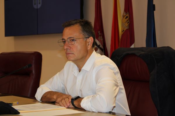 El alcalde sostiene que el Ayuntamiento seguirá combatiendo la morosidad para ser mucho más solvente y consolidar su tendencia a la baja en el pago a proveedores, con una media de 18 días