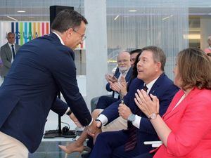 Manuel Serrano se compromete a “liderar un gran pacto para defender al sector cuchillero ante quienes plantean prohibir la navaja, que le ha dado identidad y progreso a Albacete”