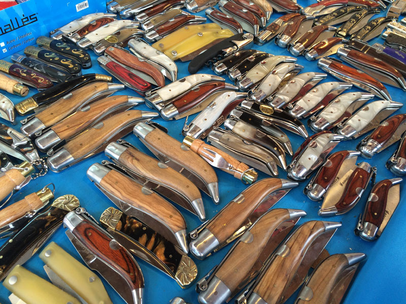 Cuchillos chuleteros con diseño que recuerda a las navajas albaceteñas -  InfoHoreca