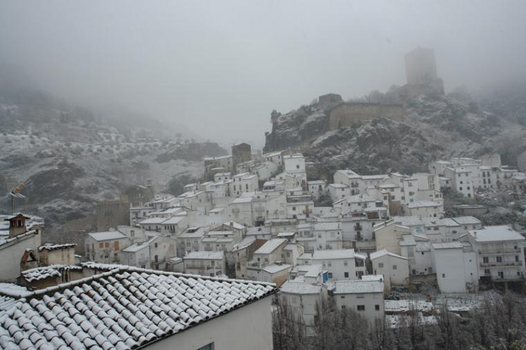 La localidad albaceteña de Nerpio registra la noche más fría de España con hasta 14,8 grados bajo cero.