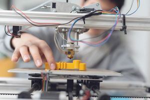 El Gobierno regional saca a licitación el reparto de casi 7.000 dispositivos informáticos para desarrollar proyectos de innovación en centros educativos