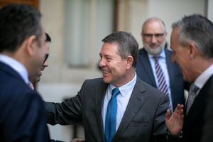 El presidente García-Page anuncia descuentos en el transporte público, dentro de Castilla-La Mancha, para jóvenes de entre 14 y 29 años