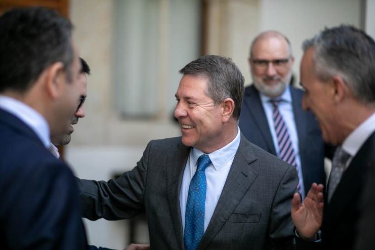 El presidente García-Page anuncia descuentos en el transporte público, dentro de Castilla-La Mancha, para jóvenes de entre 14 y 29 años
