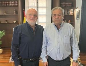 El delegado de la Junta recibe en la Casa Perona al alcalde de El Bonillo