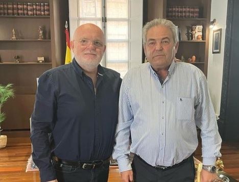 El delegado de la Junta recibe en la Casa Perona al alcalde de El Bonillo