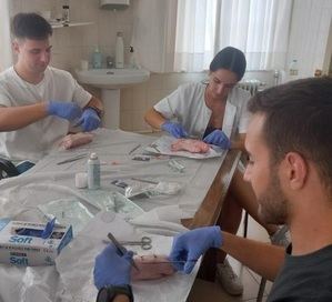 El Centro de Salud de Munera organiza un taller de RCP y sutura para profesionales de nueva incorporación