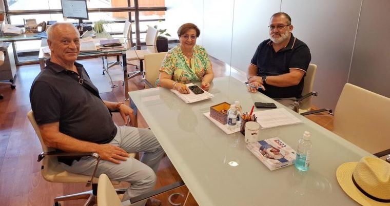 Castilla-La Mancha adapta el reconocimiento de familia numerosa con la inclusión de parejas de hecho y el impulso del carné digital