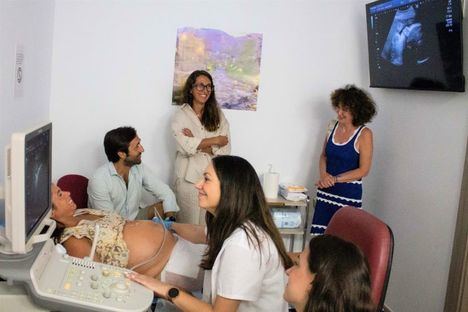 El Gobierno regional destaca el compromiso de los profesionales de Obstetricia y Ginecología para ofrecer una atención más humanizada durante el embarazo