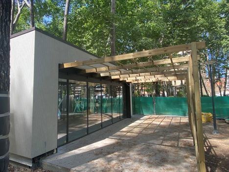 El Ayuntamiento adjudica la gestión del Refrescante del Parque, que reabrirá este verano con el nombre ‘El Pinar Martina Park’