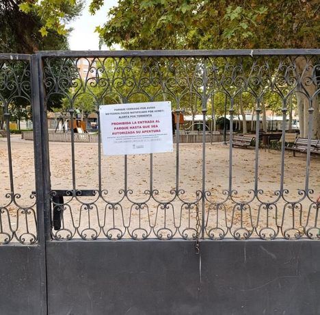 El Ayuntamiento cierra los parques ante el aviso amarillo por lluvias y recomienda precaución a los ciudadanos