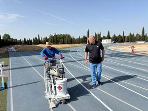 El Ayuntamiento invierte 30.000 euros en las pistas de atletismo “para prepararlas de cara al próximo Campeonato de España y seguir mejorando nuestras dotaciones deportivas”