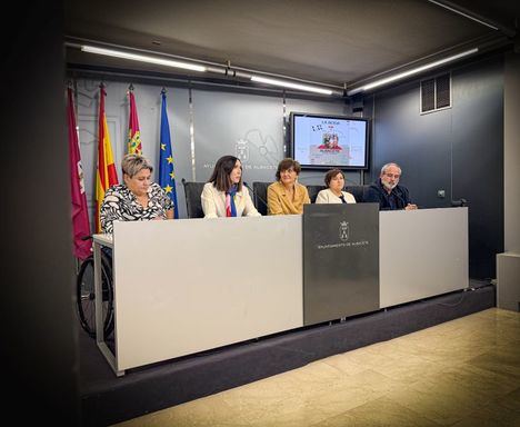 Elena Serrallé subraya “el valor de la cultura inclusiva y solidaria” en la presentación de la obra benéfica del grupo teatral de la ONCE