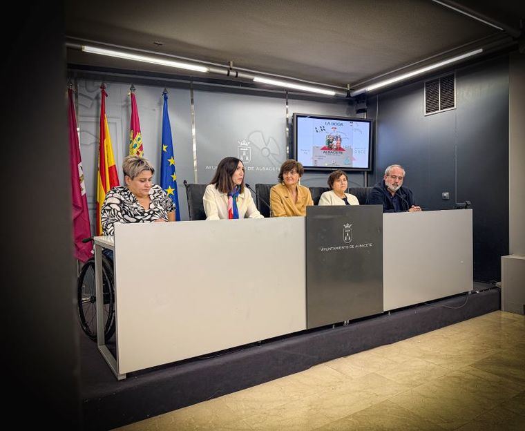 Elena Serrallé subraya “el valor de la cultura inclusiva y solidaria” en la presentación de la obra benéfica del grupo teatral de la ONCE