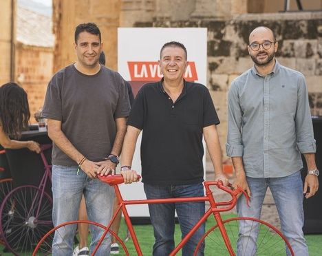Música, ambiente y afición en la Sierra para convertir el paso de La Vuelta en una gran fiesta provincial
