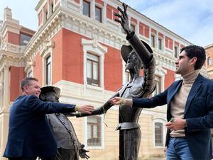 ‘Don Quijote y Sancho Panza’ ya lucen desde la Diputación de Albacete sus brazaletes de la esperanza en el marco del Día Mundial contra el Cáncer
