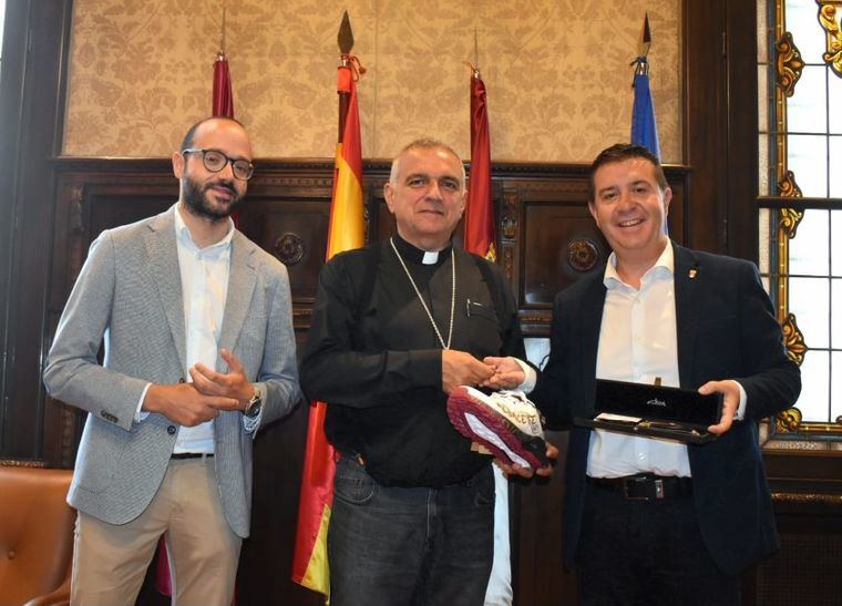 Cabañero recibe al nuevo obispo de Albacete, don Ángel Román Idígoras, en un encuentro cargado de cordialidad, respeto y mutuo compromiso con la ciudadanía


 

