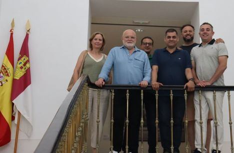 El delegado de la Junta recibe a la nueva Junta Directiva de la Apeht