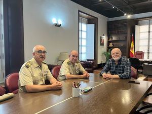 El delegado de la Junta recibe al nuevo coronel del CENAD de Chinchilla, el coronel Miguel Riesco