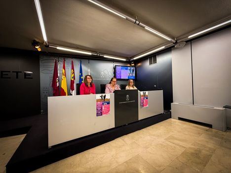 Llanos Navarro señala que el programa ‘Vacaciones en Paz’ “refleja el compromiso de Albacete con la solidaridad, la infancia y los Derechos Humanos”