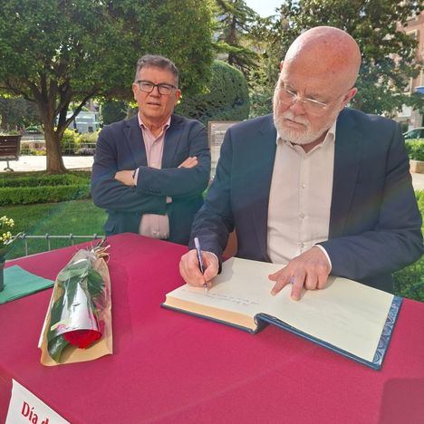 La Junta afianza su compromiso con la lectura, con inversiones clave en bibliotecas móviles y en programas de fomento del hábito lector