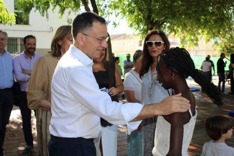 Comienzan las obras de ampliación del centro sociocultural que según Manuel Serrano “darán nuevas posibilidades a todos los vecinos y vecinas de El Salobral”